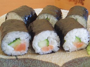 sushi hoso-maki_Gurke & Geräucherter Lachs 